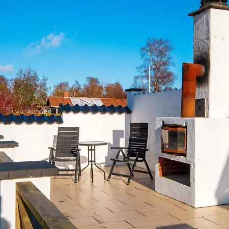 10 Person In Grenaa-by Traum