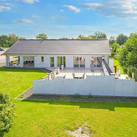 10 Person In Grenaa-by Traum Grenå