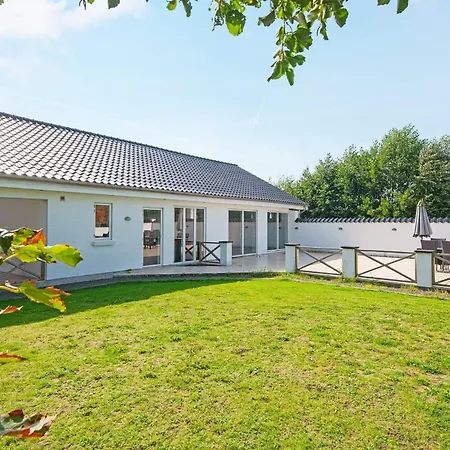 10 Person In Grenaa-by Traum 格雷诺