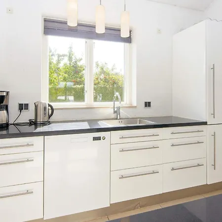 10 Person In Grenaa-by Traum