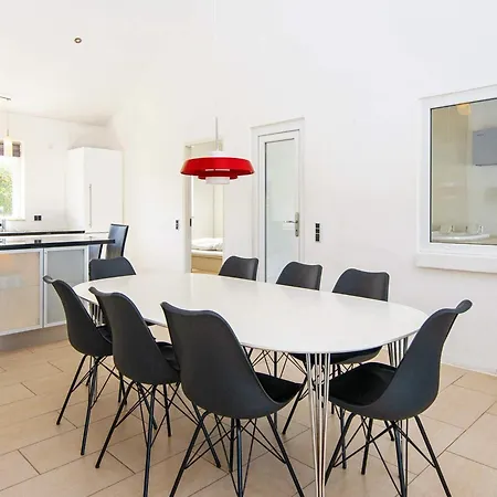 10 Person In Grenaa-by Traum 格雷诺