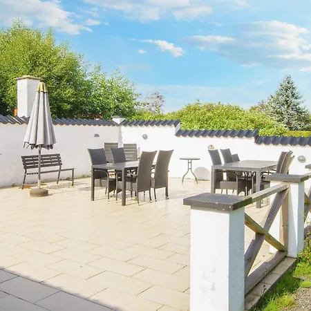 10 Person In Grenaa-by Traum